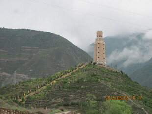 山巅古塔 云雾缭绕之景
