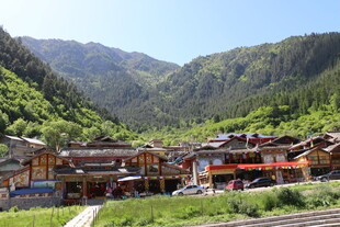 山间特色村落美景