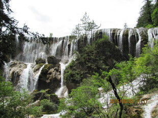 壮观山林瀑布景观