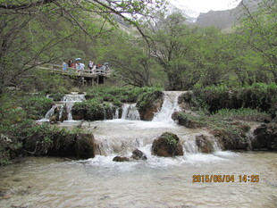 山间溪流瀑布自然美景