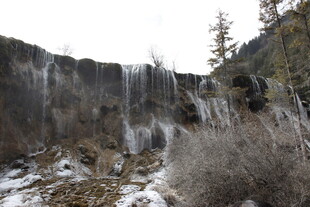 冬日山间冰瀑景观