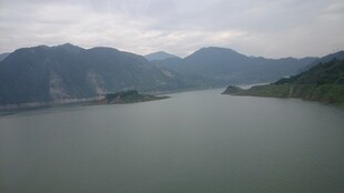 宁静山水湖景风光图