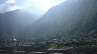 山间村落 阳光洒落美景