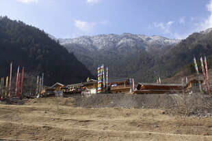 山间藏式建筑景观