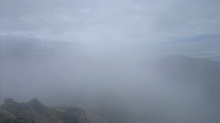 山间云雾缭绕美景