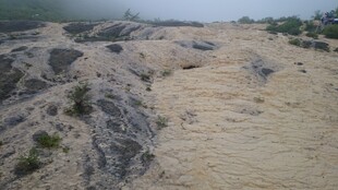 荒凉沙石地貌景观