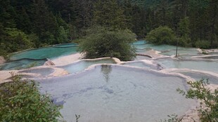 九寨沟五彩斑斓的美丽湖泊