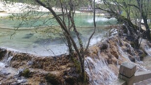 山间溪流瀑布自然美景