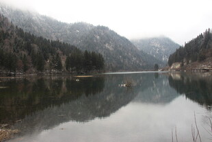 宁静山水湖景自然风光图
