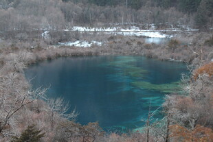 冬日蓝湖静谧美景