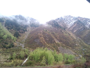 山间美景 云雾缭绕的山川