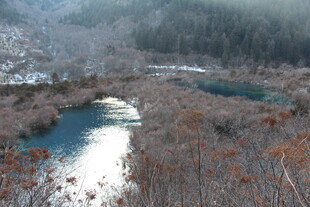 冬日山间河流风景