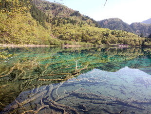 梦幻澄澈的山水湖景