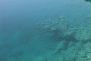 海底神秘残骸景象