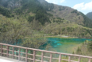 九寨沟绝美多彩湖水景观