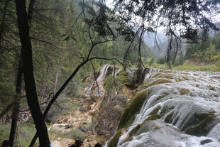 山林间的冰瀑景致