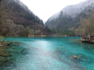 九寨沟绝美清澈蓝湖风光