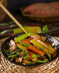 菜苔炒腊肉