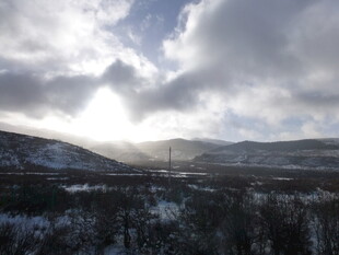 冬日雪后山间壮丽云景