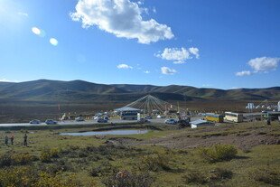 草原上的城镇风光