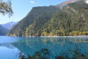 美丽的高山湖泊风光