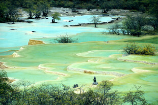 梦幻五彩钙化池景观