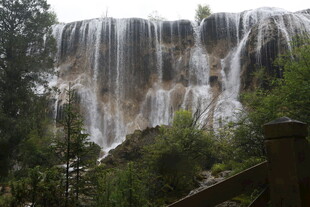 壮观山林瀑布景观