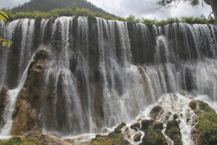壮观瀑布自然美景