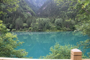 秀丽湖景 山林环绕的仙境