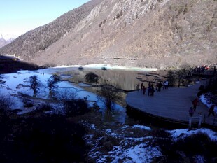 冬日山间雪景风光