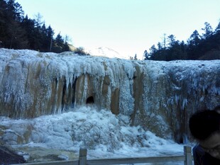 冬日壮观冰瀑景观