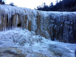 冬日壮观冰瀑景观