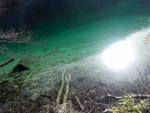 水下奇幻景象 光影交错