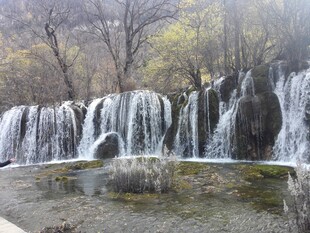 壮观秀丽的自然瀑布景观