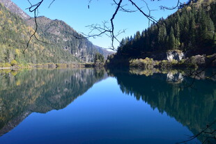 宁静山水湖景自然风光图