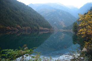 宁静山水湖景自然风光图