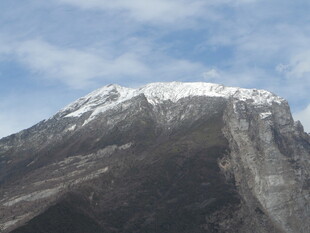 雪山巍峨 尽显自然壮美