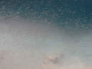 梦幻星空下的朦胧云雾