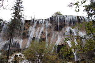 壮观山林瀑布景观