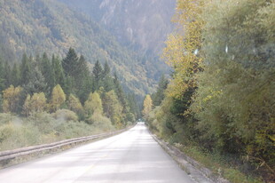 山间公路 秋色宜人