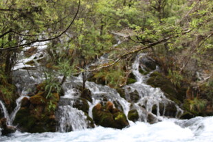 山间冰雪瀑布景观