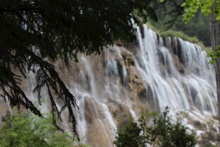 壮观瀑布 山林间的自然美景