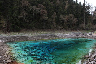 山间碧湖 澄澈如镜