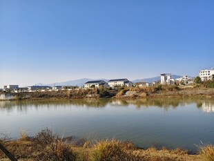 河畔风光