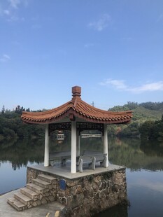 湖畔古亭