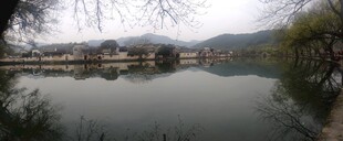 宁静山水湖面风景图