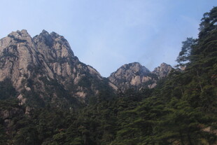 巍峨壮丽的高山景色