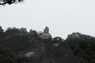 峻峭山峦 植被覆盖的美景