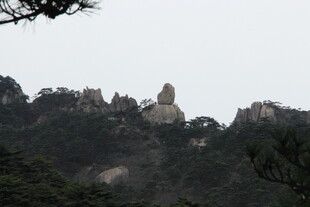 奇峰林立的秀丽山景