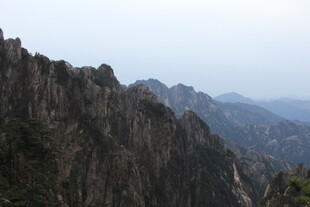 巍峨壮丽的高山景色